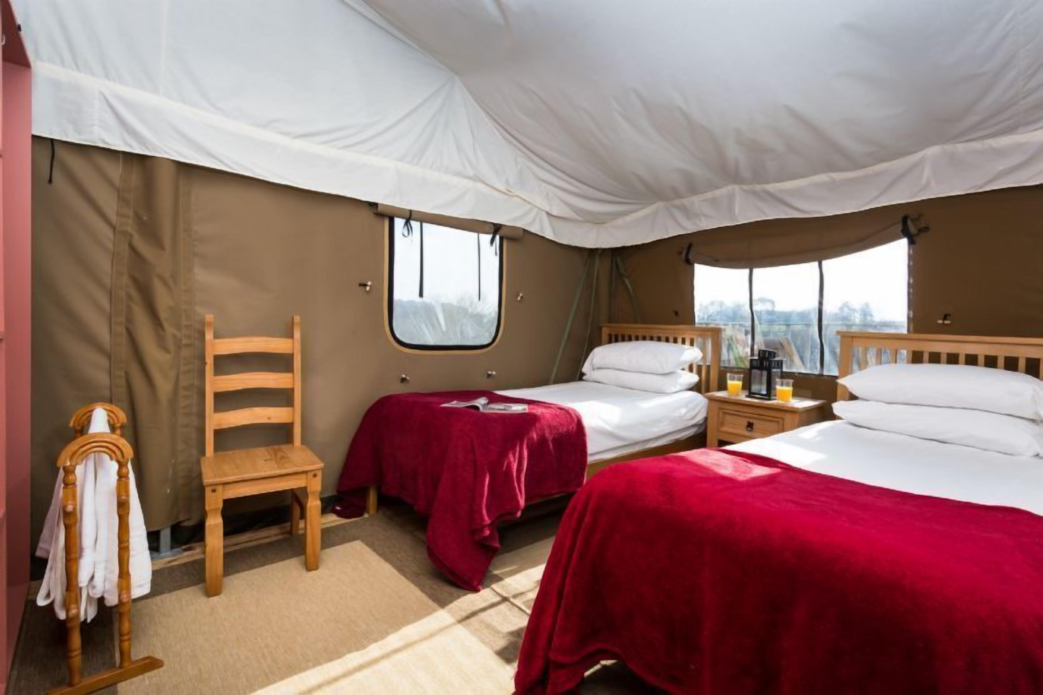 3 bedrooms, bed sheets