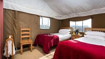 3 bedrooms, bed sheets