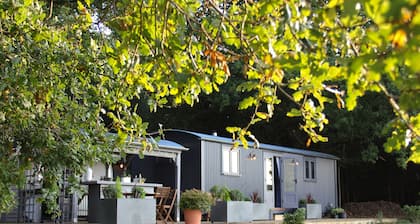 Top Farm Shepherds Lodge, nestled in a peaceful farm in Marsham, North Norfolk