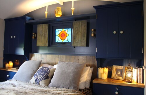 Top Farm Shepherds Lodge, nestled in a peaceful farm in Marsham, North Norfolk