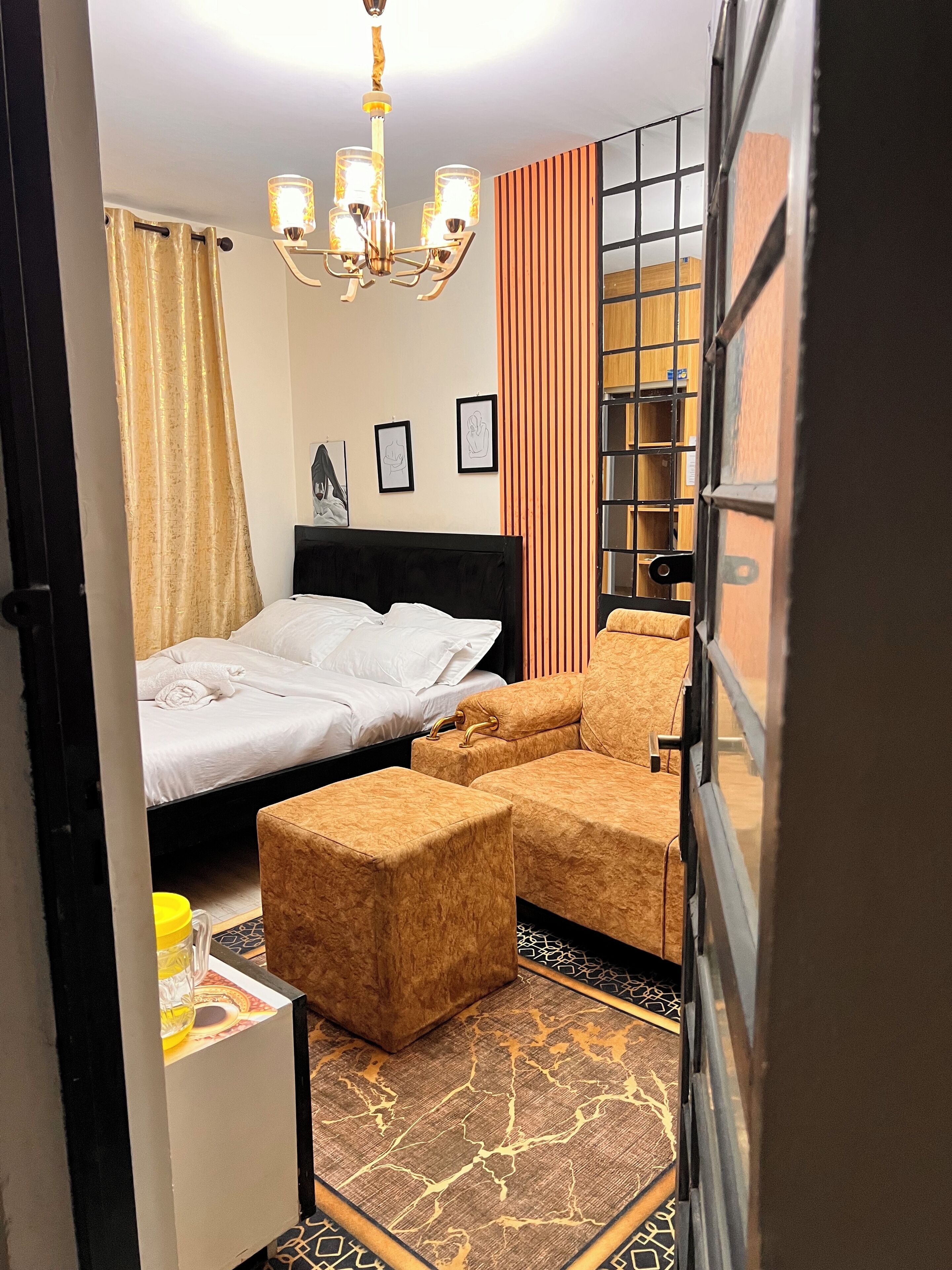 1 soverom, strykejern/-brett, wi-fi (inkludert) og sengetøy