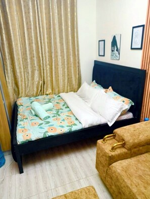 1 habitación, tabla de planchar con plancha, wifi y ropa de cama 