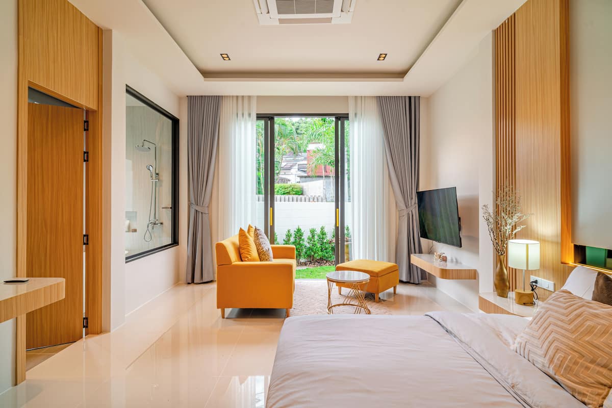 Pool Villa 01 | Minibar, in-room safe, desk, laptop workspace