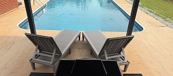 PRIVATE POOL PARADISE located in peaceful & quiet neighborhood in Prattville AL