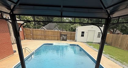 PRIVATE POOL PARADISE located in peaceful & quiet neighborhood in Prattville AL