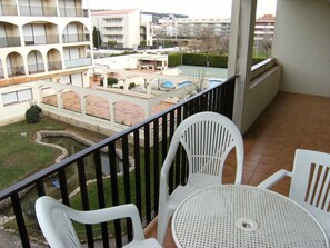 Apartment | Balcony - Apartment for 5 People With Garden (Torroella de Montgrí)