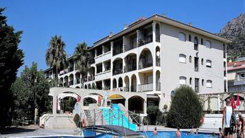 Apartment | Pool | Outdoor pool