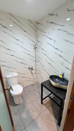 Dusche, Handtücher, Seife, Toilettenpapier