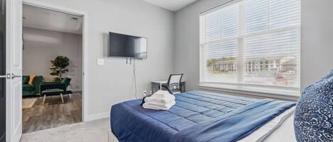 1 bedroom, desk, WiFi