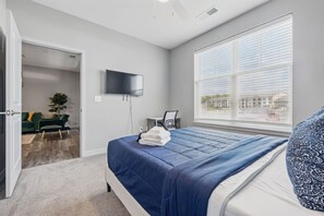 1 bedroom, desk, WiFi - Close to All | Bright & Clean (Whitestown)