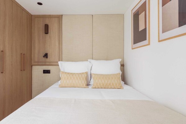 1 bedroom, iron/ironing board, Internet, bed sheets