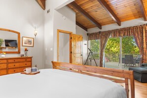 5 室のベッドルーム、アイロン / アイロン台、WiFi (無料)、ベッドシーツ