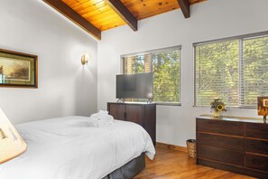 5 bedrooms, iron/ironing board, free WiFi, bed sheets