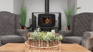 Interior - Wine Stop Quarters  Pool, Tour, Pickup Wineries (Nulkaba)