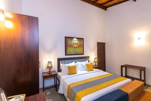 5 chambres, fer et planche à repasser, Wi-Fi, draps fournis