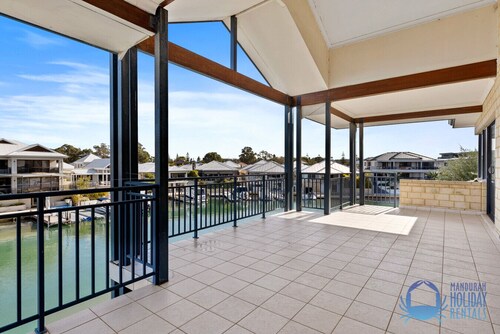 Valletta View in Halls Head