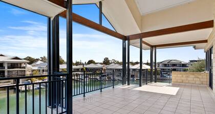 Valletta View in Halls Head