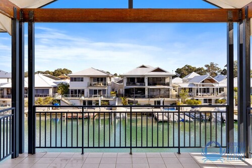 Valletta View in Halls Head