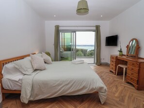 3 habitaciones, decoración personalizada y muebles diferentes