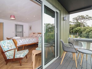 Outdoor dining - Seacroft (Torquay)