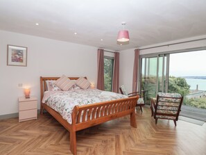 3 Schlafzimmer, individuell dekoriert, individuell eingerichtet