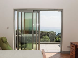 3 quartos, individualmente decorados, individualmente mobiliados