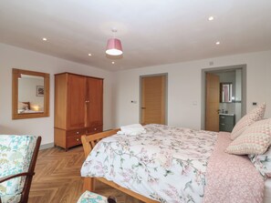 3 Schlafzimmer, individuell dekoriert, individuell eingerichtet