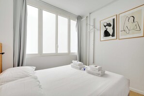 2 室のベッドルーム、デスク、アイロン / アイロン台、WiFi (無料)