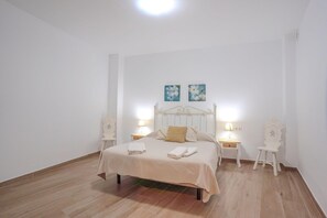 2 bedrooms, iron/ironing board, free WiFi