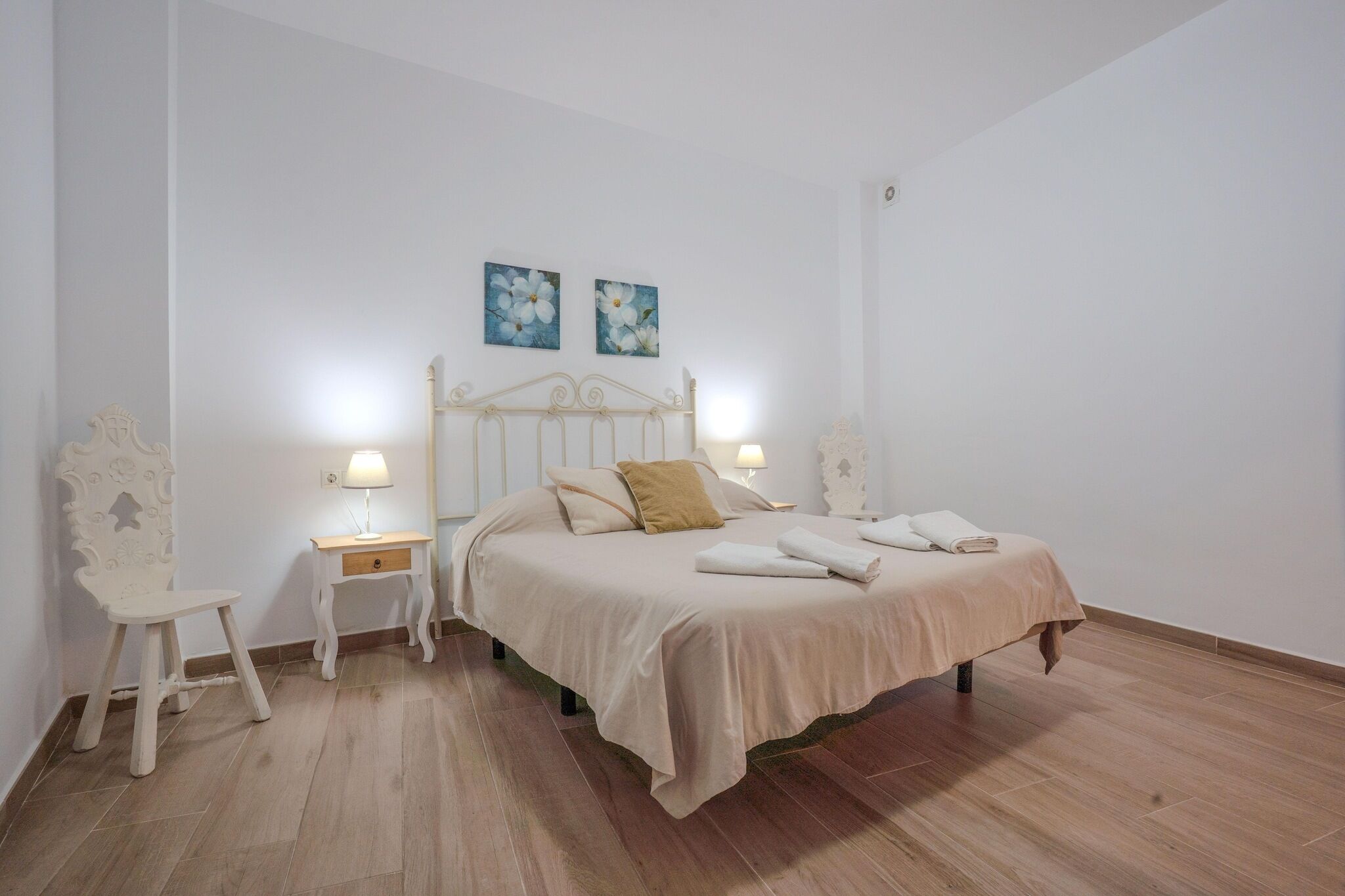 2 slaapkamers, een strijkplank/strijkijzer, gratis wifi
