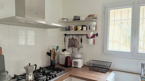 Micro-ondes, four, plaque de cuisson, lave-vaisselle