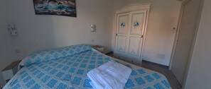 1 bedroom, Internet, bed sheets - Charming Sant'Antioco Apt with 2-Way Air Con (Sant'antioco)