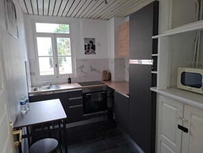 Micro-ondes, four, plaque de cuisson, lave-vaisselle