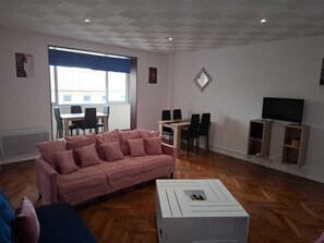 Smart TV - 2 bedroom apartment in Cannes, center, palais des festival, Croisette and beach (Cannes)