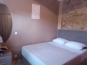 2 makuuhuonetta, silitysrauta/-lauta, Wi-Fi, vuodevaatteet