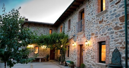 La Majada II House. C.R. for children Located in the foothills of the Picos de Europa.