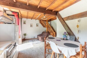 Interior - Holiday Home 'Anje' with Mountain View, Private Terrace and Wi-Fi (Peyrouse)
