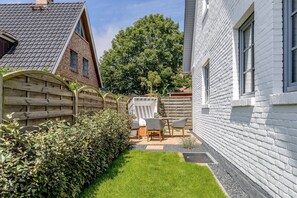 صورة غير مصنفة، 3 من 33، زرّ