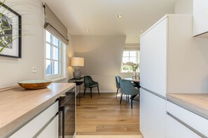 صورة غير مصنفة، 4 من 33، زرّ