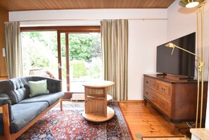 TV, fireplace, stereo