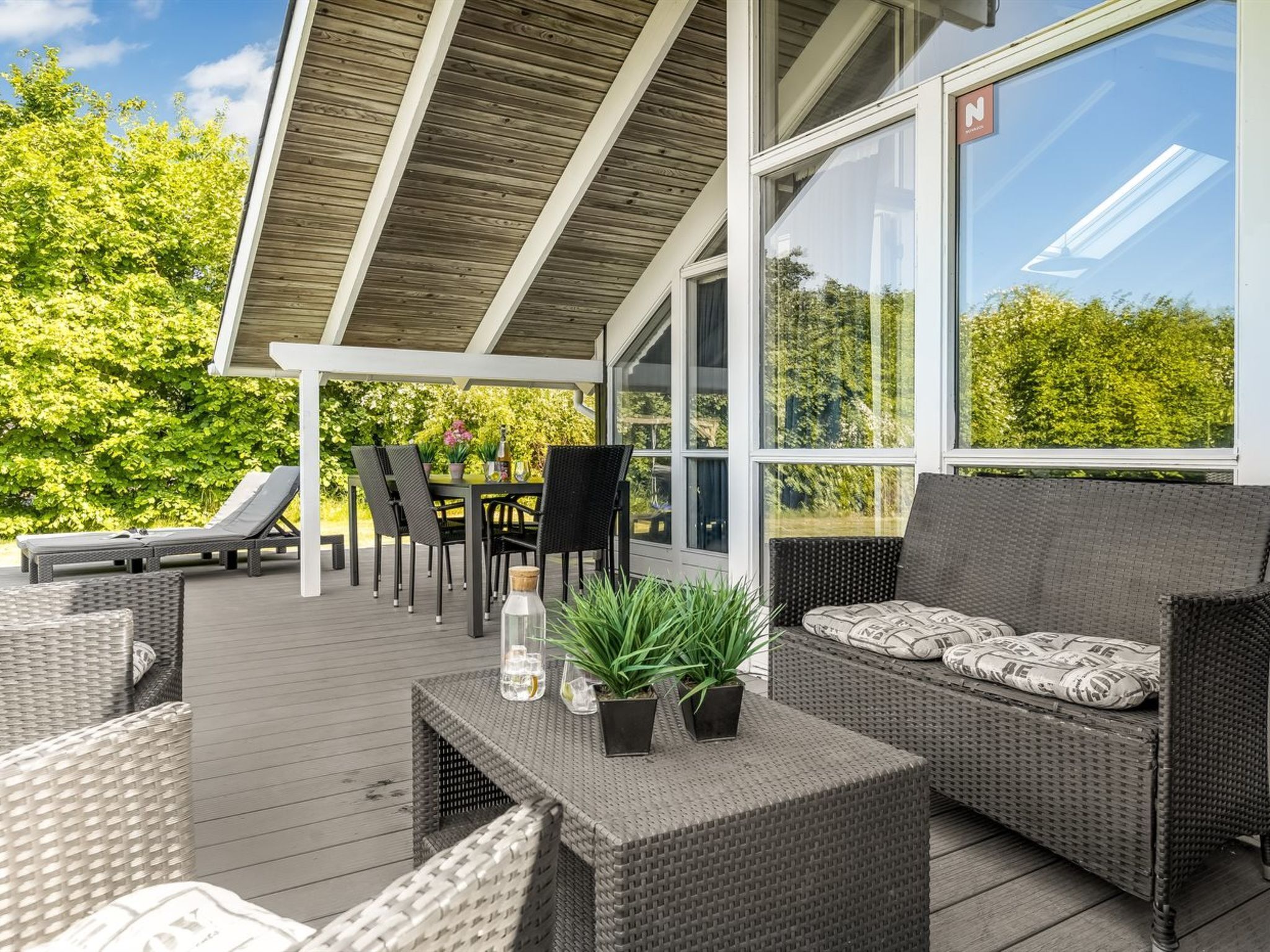 屋外ダイニングエリア