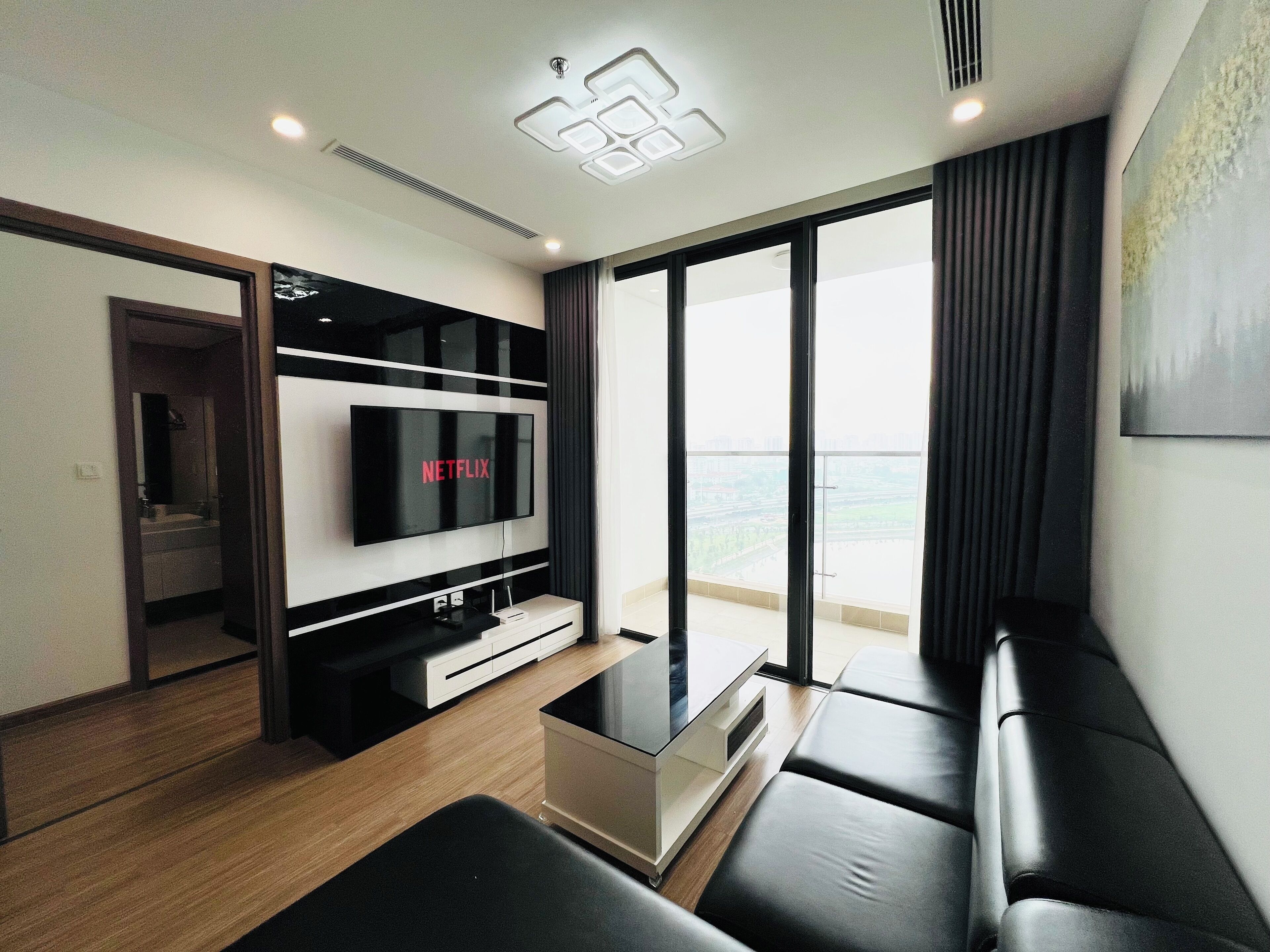 Luxury Apartment, Balcony, Lake View | City view