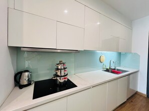 Luxury Apartment, Balcony, Lake View | Private kitchen - chup housing (Ha noi)