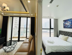 Luxury Apartment, Balcony, Lake View - chup housing (Ha noi)