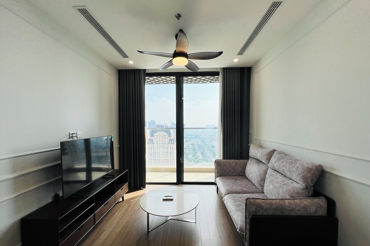 Luxury Apartment, Balcony, Lake View | Living area