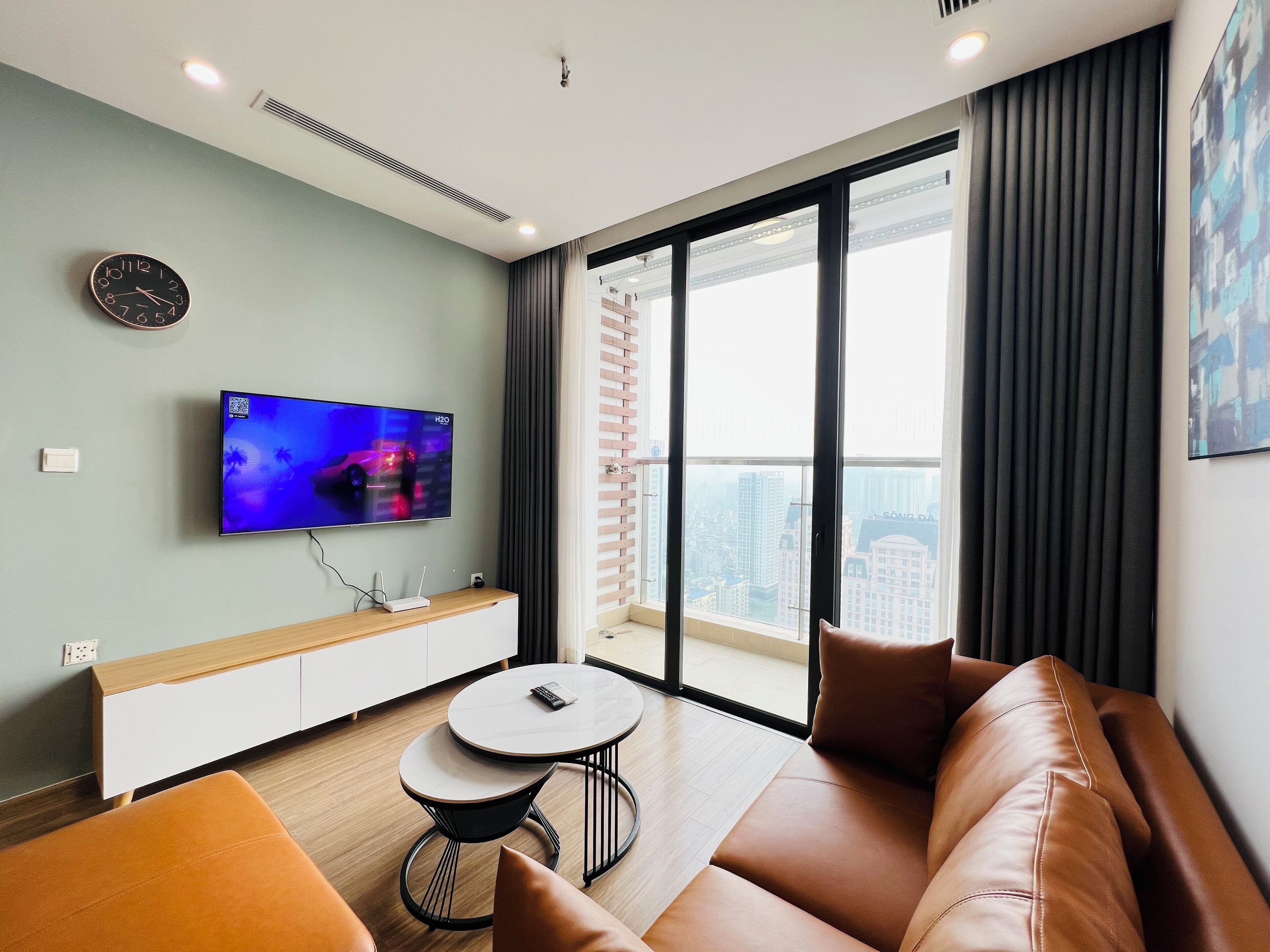 Premium Apartment, Balcony, Lake View | Living area