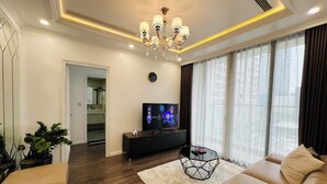 Luxury-Apartment, Balkon, Seeblick | Wohnbereich
