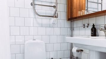 Free toiletries, soap, shampoo, toilet paper