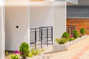 Familieværelse med 2 enkeltsenge | Terrasse/gårdhave