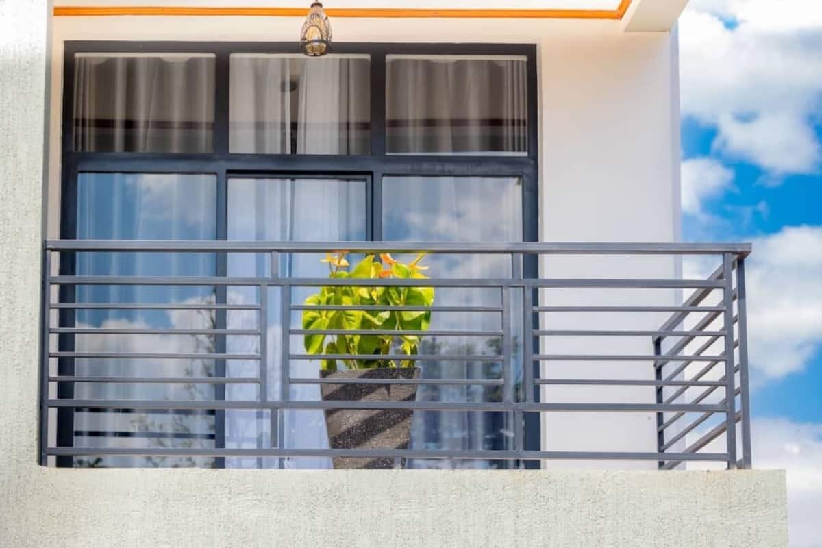 Habitació doble, balcó, vistes a la ciutat | Escriptori, espai de treball apte per a portàtils i wifi gratuïta